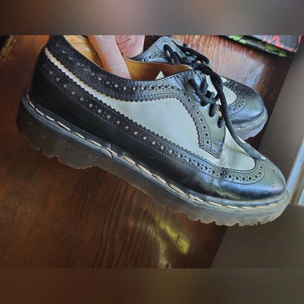 DOC MARTENS Vintage Wingtip Brogue Platform Oxford Mens 8/Womens 9